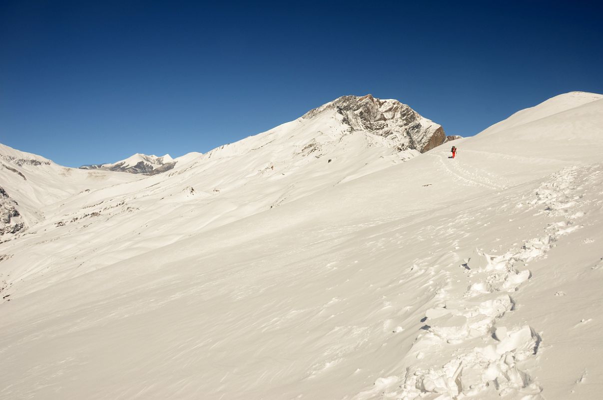 07 Long Trudge Through Snow From The Top Of The Ridge Above Yak Kharka Towards Kalopani Around Dhaulagiri 